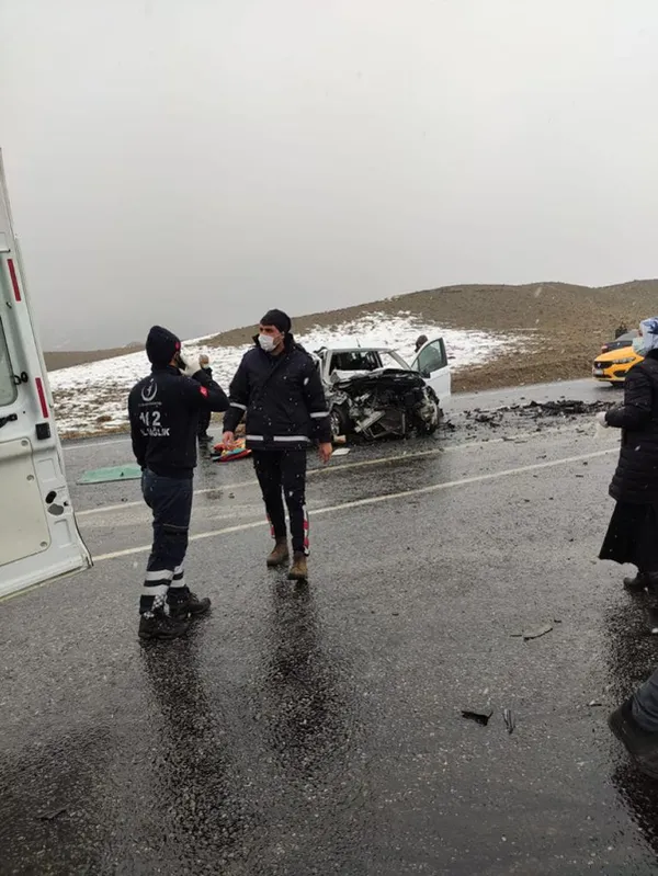 son-dakika-katliam-gibi-kaza-3-olu-7-yarali-1612530425498.jpg SON DAKİKA: Katliam gibi kaza! 3 ölü 7 yaralı-5