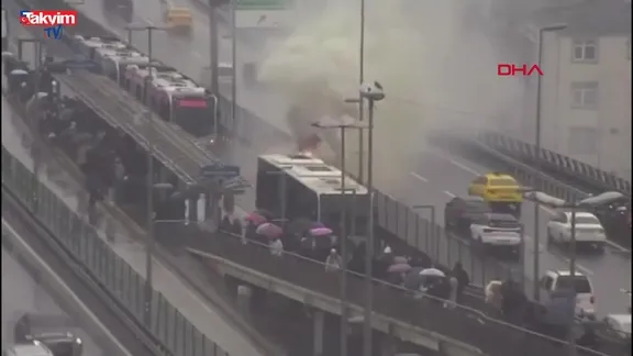SON DAKİKA: Şişli'de metrobüste yangın