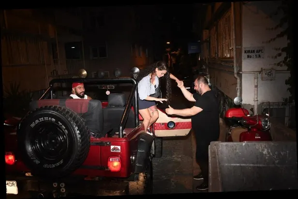 ben-esmer-seviyorum-ama-sarisinlar-denk-geliyor-diyen-ekin-mert-daymaz-adeta-brezilyadan-sevgili-transfer-etti-1653938797908.jpeg ‘Ben esmer seviyorum ama sarışınlar denk geliyor’ diyen Ekin Mert Daymaz adeta Brezilya'dan sevgili transfer etti-10