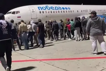 Netanyahu'nun dünyayı getirdiği içler acısı hal! Dağıstan'da Tel Aviv'den gelen uçak için havalimanını bastılar! İşgalci aradılar