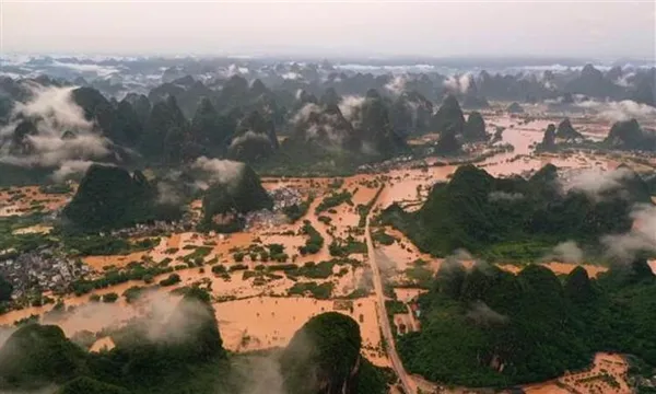 cini-saganak-yagis-vurdu-320-bin-kisi-etkilendi-1591616095803.jpg Çin’i sağanak yağış vurdu! 320 bin kişi etkilendi-1