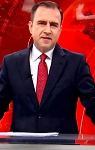 Tetikçi Fatih Portakal'ın yerine gelen Selçuk Tepeli de elinden geldiğince gerçeği eğip büküyor, gündemi sulandırıyor!