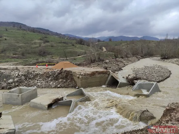 Karabük'te sağanak nedeniyle menfez köprü çöktü! Tarım alanlarını su bastı - 2