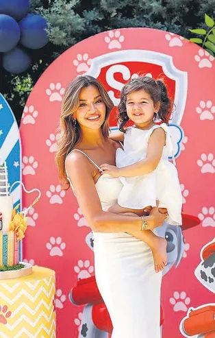 Gözyaşları içinde anlattı! Berk Atakan ayrılan Selin Yağcıoğlu eski eşinin 4 yaşındaki kızlarıyla...