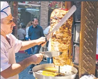 Gıda teröristleri halkın sağlığıyla oynuyor! Çamaşır suyuyla yıkayıp döner yapıyorlar