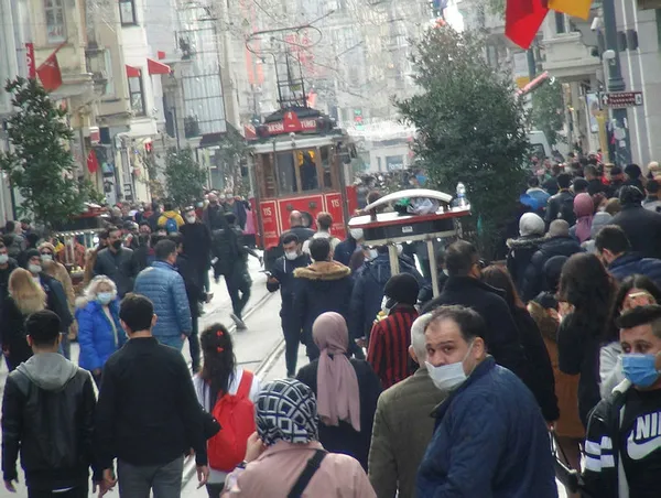 son-dakika-istiklal-caddesinde-yarindan-itibaren-ayni-anda-sadece-7-bin-kisi-bulunabilecek-1606902525610.jpg