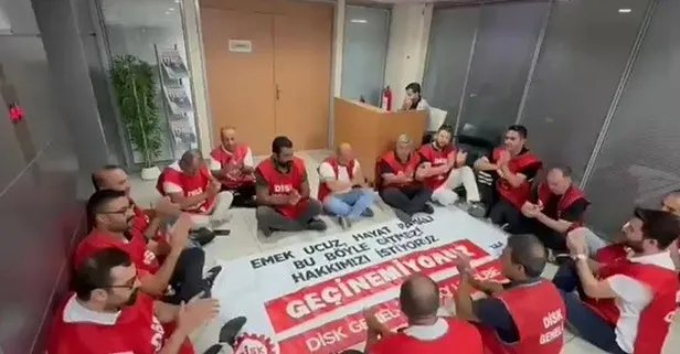 CHP'li Karşıyaka Belediyesi'nde maaş eylemi! Aylardır ücretlerini alamayan işçiler başkanın kapısına dayandı