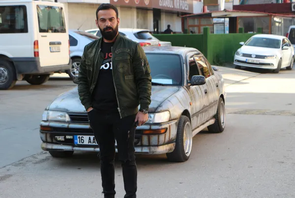 tokatta-boyasiz-ve-paslanmis-gibi-gorunen-modifiyeli-arac-ilgi-odagi-oluyor-1607607642313.jpg Tokat'ta boyasız ve paslanmış gibi görünen modifiyeli araç ilgi odağı oluyor-7