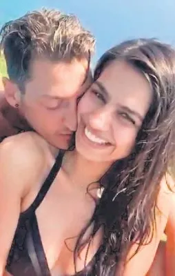 Aşk şovu sürüyor