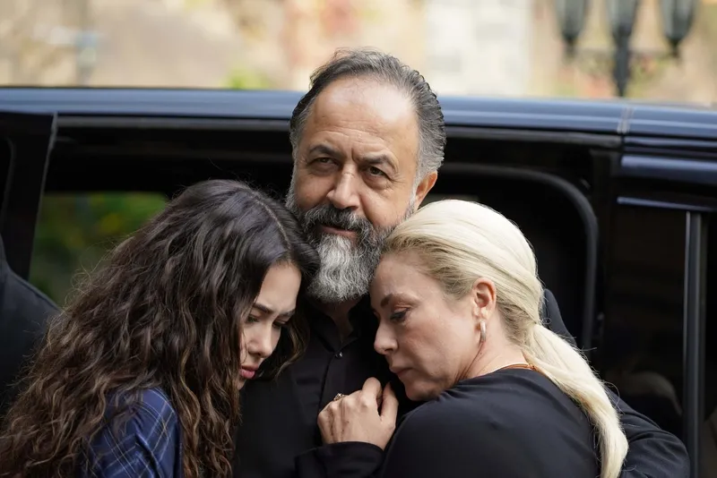 gozleri-karadeniz-10-bolumde-neler-yasandi-azil-askini-herkesin-onunde-ilan-etti-1762333762375.jpg Kaynak: atv