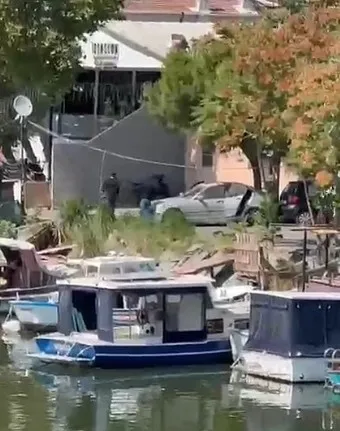 kucukcekmecede-balikci-barinaklarinda-catisma-maskeli-saldirgan-kamerada-1752588703445.jpeg Küçükçekmece'de balıkçı barınaklarında çatışma! Maskeli saldırgan kamerada-2