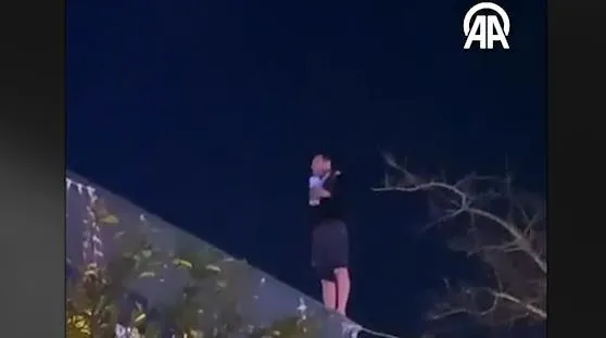 iste-chp-belediyeciligi-aydin-buyuksehir-belediyesinden-haklarini-alamayan-bir-kisi-kendisini-yakmak-istedi-1710623281190.jpeg İşte CHP belediyeciliği! Aydın Büyükşehir Belediyesi'nden haklarını alamayan bir kişi kendisini yakmak istedi-3