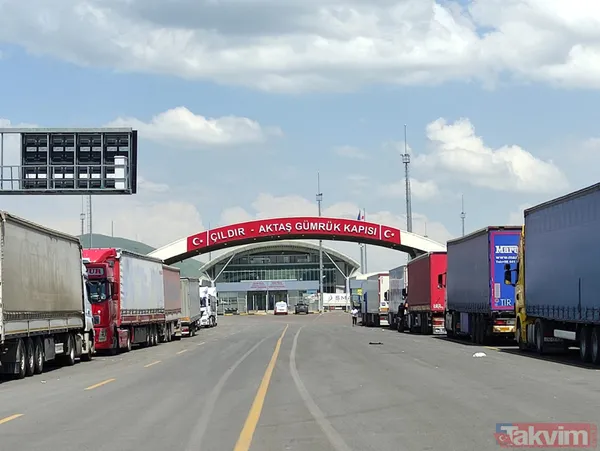 Gürcistan sınırında 16 kilometre uzunluğunda TIR kuyruğu oluştu! 3 günde sadece 3 kilometre ilerleyebiliyorlar - 27
