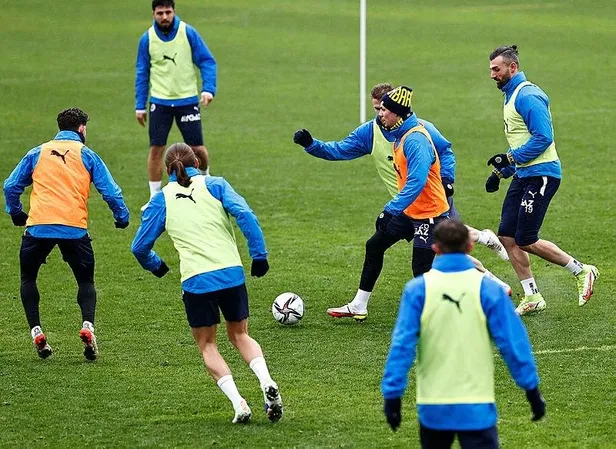 ulkemizi-kisa-mesafe-surat-pateninde-temsil-eden-furkan-akar-olimpiyat-tarihimizde-bir-ilke-imza-atti-1644272863820.jpeg Ülkemizi kısa mesafe sürat pateninde temsil eden Furkan Akar olimpiyat tarihimizde bir ilke imza attı-12