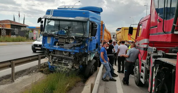 Çekmeköy'de makas atan otomobile çarpmamak için direksiyonu kıran hafriyat kamyonu sürücüsü refüje çıktı