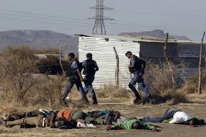Güney Afrika’da Polisten İşçi Katliamı