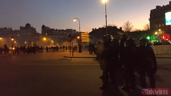 Paris yangın yeri! Fransa'daki 'emeklilik' reformu gösterilerinde gençler de sahnede: Macron'a tepki büyük - 35