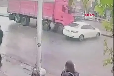 🚚 Diyarbakır'da Kamyon Kazası kamerada 📹