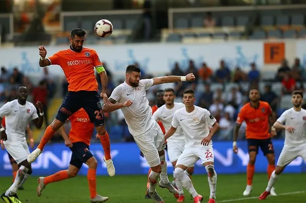 Medipol Başakşehir'den Antalyaspor'a 4 gol!