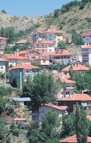 Yukarıöz Köyü sakinleri seneler önce Fransa’ya göç etti! Yaz aylarında nüfusu 7 bine çıkan bölgeye ‘Küçük Paris’ adı verildi