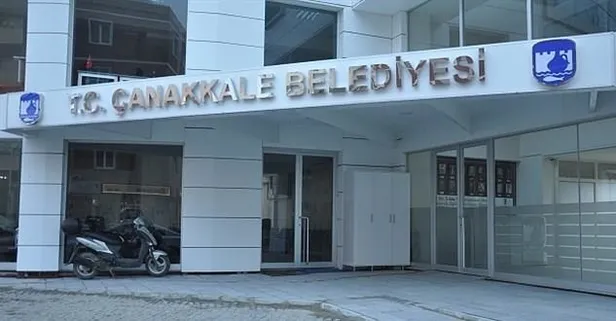 CHP'li belediye Atatürk'e benzemeyen heykel dikti! Tepkiler çığ gibi...