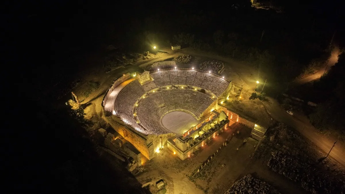 Dünyada bir ilk! Antik kent geceleri güneşle aydınlanacak: GES projesi nedir?