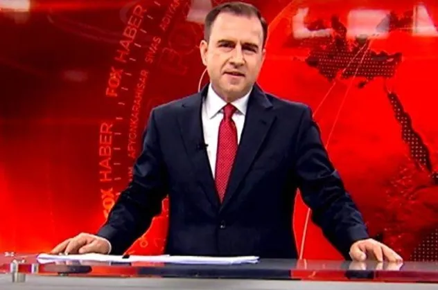 Tetikçi Fatih Portakal'ın yerine gelen Selçuk Tepeli de elinden geldiğince gerçeği eğip büküyor, gündemi sulandırıyor!