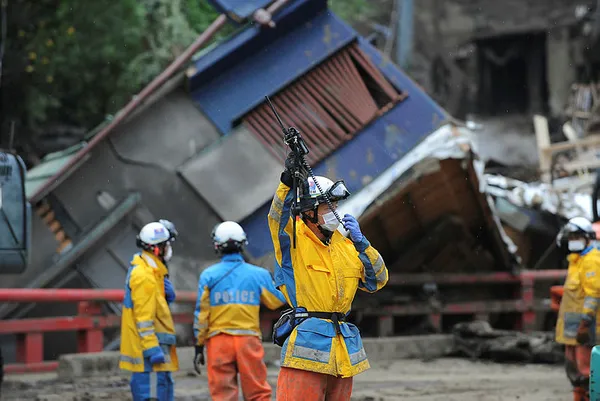 Japonya'da şiddetli yağmur uyarıları sonrası yaklaşık 330 bin kişi tahliye edilecek-1