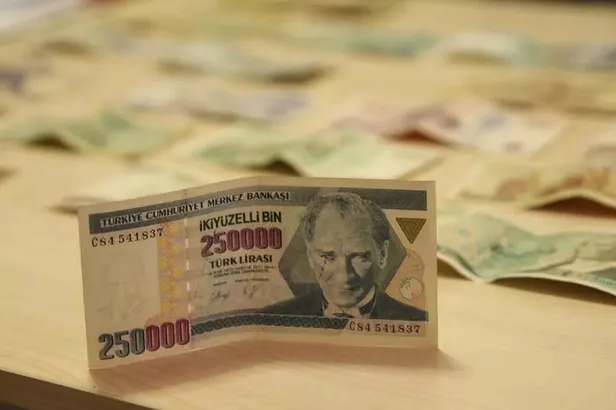 250000-tllik-bu-eski-banknotu-bulduysaniz-mujde-yasadiniz-sandiklari-kurcalayin-servet-ediyor-sizde-de-varsa-1687157197685.jpg 250.000 TL'lik bu eski banknotu bulduysanız dikkat zengin oldunuz! Bir tanesi dahi servet ediyor! Sizde de çıkarsa...-2
