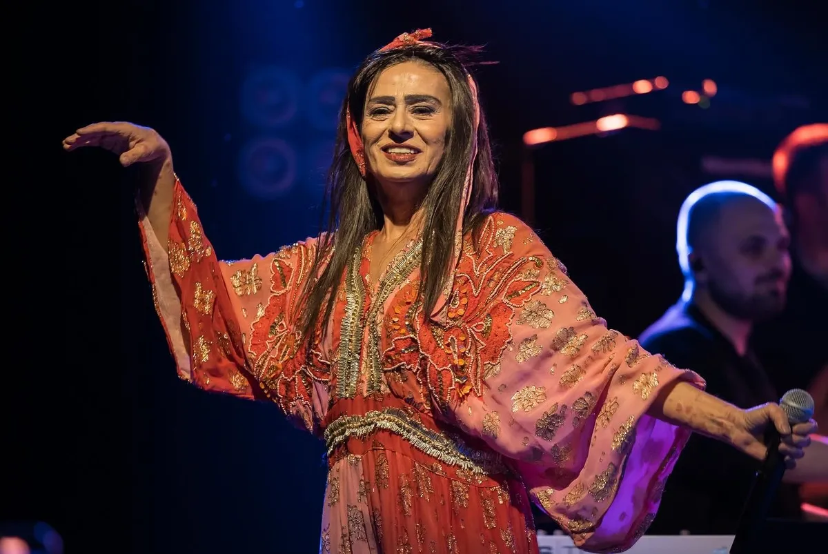 yildiz-tilbenin-dogal-sac-boyasi-tarifi-4-malzemeli-formulu-acikladi-1776752390173.jpg Yıldız Tilbe’nin alerji kabusu bitti! İşte yüzünü güldüren 4 malzemeli mucize formül-5