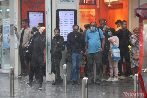 SON DAKİKA: İstanbul'da yağmur aniden bastırdı! İstiklal Caddesi'nde vatandaşlar hazırlıksız yakalandı - 13