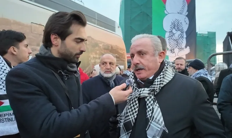ak-partili-akbasoglu-ve-mustafa-sentop-takvime-konustu-galatadan-gazzeye-vicdan-kiyami-ozgurlugun-mujdecisi-ol-1767263375299.jpeg AK Partili Akbaşoğlu ve Mustafa Şentop TAKVİM'e konuştu! Galata'dan Gazze'ye vicdan kıyamı: "Özgürlüğün müjdesi olsun"-3