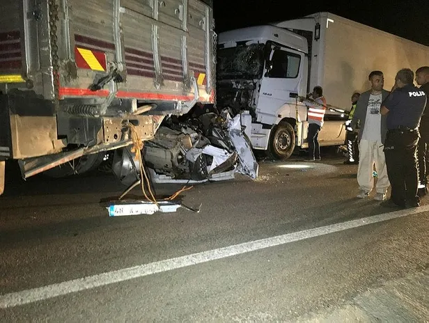 Kamyonun çektiği otomobile tır çarptı: 3 ölü, 2 yaralı-4