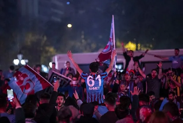 ulas-ozdemir-kaleme-aldi-sampiyon-trabzonsporun-hikayesi-1-1651440341493.jpeg Ulaş Özdemir kaleme aldı: Şampiyon Trabzonspor'un hikayesi 1-5