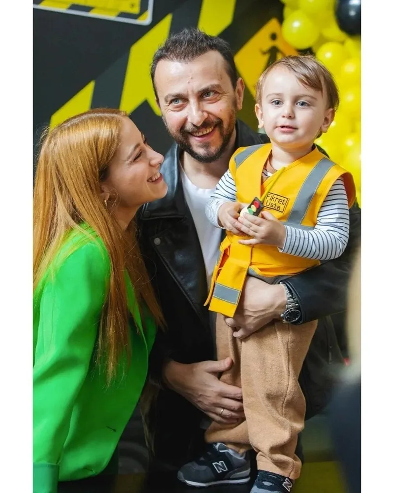 2-cocuk-annesi-hazal-kayanin-zayiflama-sirri-33luk-oyuncu-bu-sayede-36-beden-hic-bana-gore-degil-demisti-1709125836074.jpeg 2 çocuk annesi Hazal Kaya'nın zayıflama yöntemi! 33'lük oyuncu bu sayede 36 beden! "Bana göre değil" demişti...-7