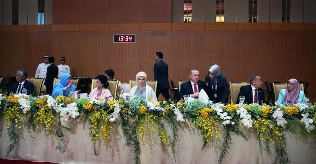 Başkan Erdoğan, Malezya Kralı tarafından verilen resmi öğle yemeğine katıldı