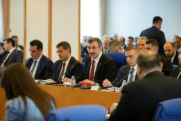 cumhurbaskani-yardimcisi-cevdet-yilmazdan-enflasyonla-mucadele-mesaji-kararlilikla-surduruyoruz-1689085015148.jpeg Cumhurbaşkanı Yardımcısı Cevdet Yılmaz'dan enflasyonla mücadele mesajı: Kararlılıkla sürdürüyoruz-1