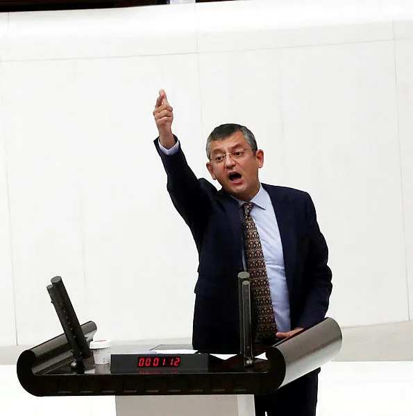 MHP’li Erkan Akçay’dan CHP’li Özgür Özel’e sert tepki: PKK’nın taleplerini kanun teklifi diye Meclis’e sunuyor