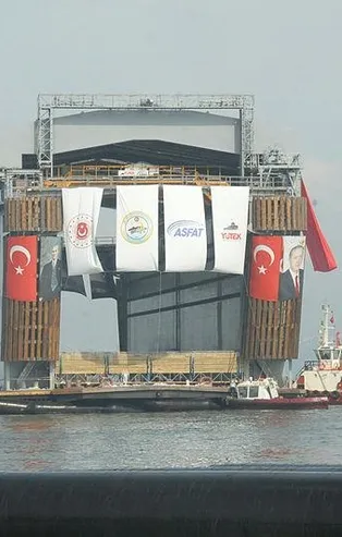 Kendi sınıfında tek! Denizaltı havuzu Yalova'da suya indirildi