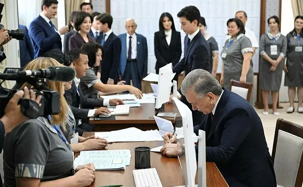 ozbekistanda-kesin-olmayan-sonuclarina-sevket-mirziyoyev-yeniden-cumhurbaskani-1688972927429.jpeg Özbekistan'da kesin olmayan sonuçlarına Şevket Mirziyoyev yeniden cumhurbaşkanı!-1