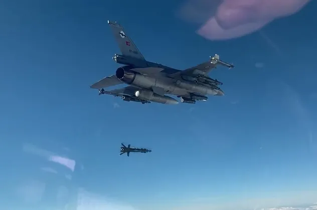 Mehmetçik bu sefer havadan vurdu: 5 PKK'lı terörist etkisiz hale getirildi!