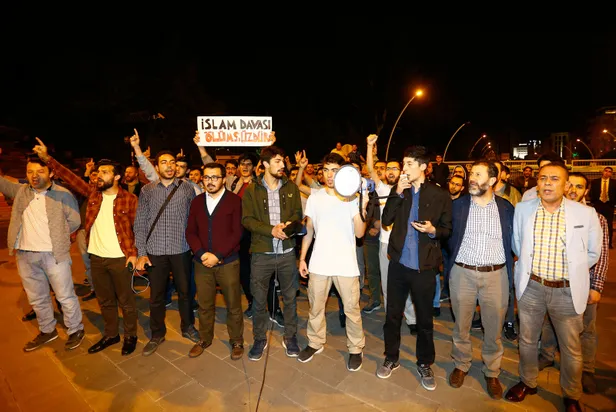 Mısır'ın Ankara Büyükelçiliği önünde toplanan bir grup, Mısır yönetimini protesto etti-2
