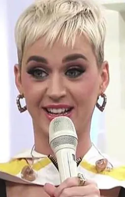 Katy Perry tavuk yerken boğuluyordu!