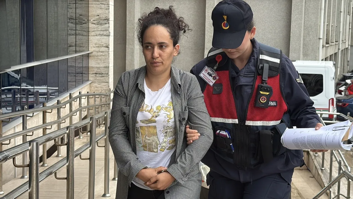 Zonguldak'ta çocuklarını yatağa zincirleyen anne ve baba tutuklandı