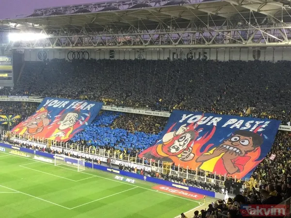 Fenerbahçe Taraftarları Ezeli Rakipleri Olan Galatasaray'a Özel Bir Koreografi Hazırlığı Yaptı Ve Maç Öncesi Müzikler Eşliğinde Sunumlarını Gerçekleştirdi...
