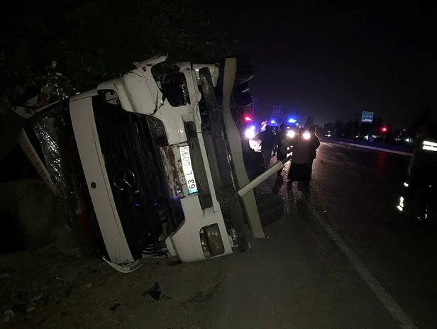 Son dakika: Adana'da tır otomobille çarpıştı: 1 ölü, 2 yaralı-1