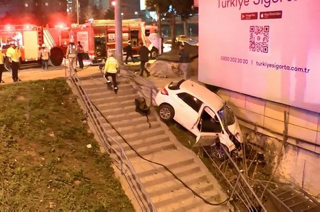 14 yaşındaki çocuk direksiyona geçti ortalığı birbirine kattı! Fren yerine gaza basınca olanlar oldu