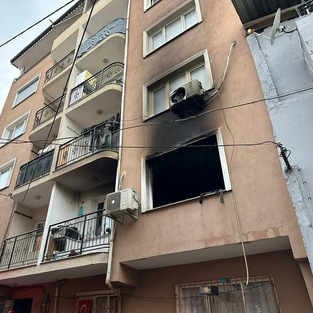 Korku dolu anlar! Apartman böyle yandı