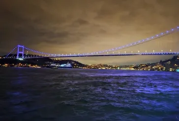 Türkiye'nin sembol yapıları 4 Şubat Kanser Günü'nde ışıklandırıldı