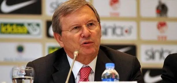 İstifa et Zekeriya Alp